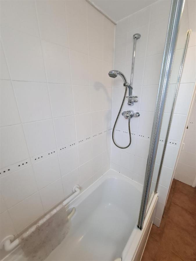3 Bedroom Apartment Coventry - Hosted By Coventry Accommodation Exterior foto