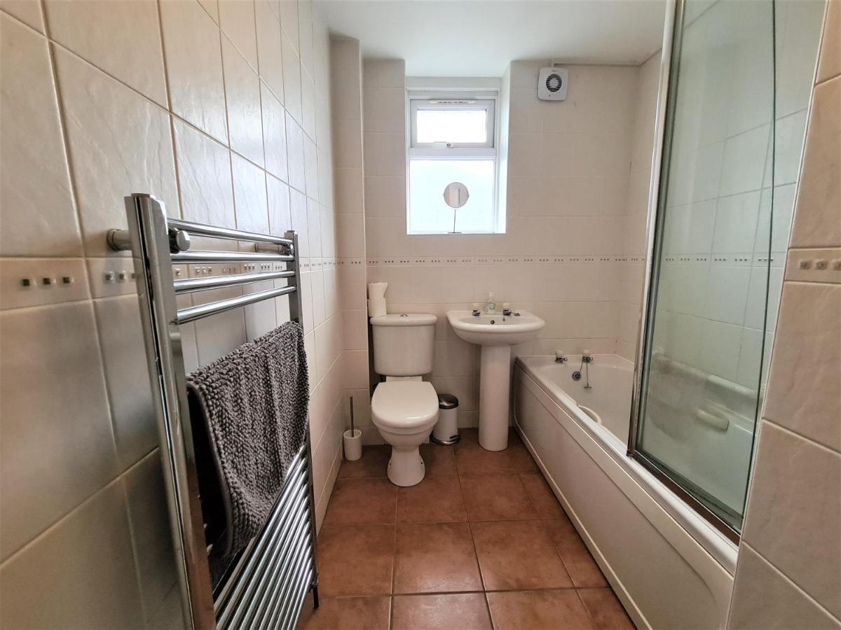 3 Bedroom Apartment Coventry - Hosted By Coventry Accommodation Exterior foto