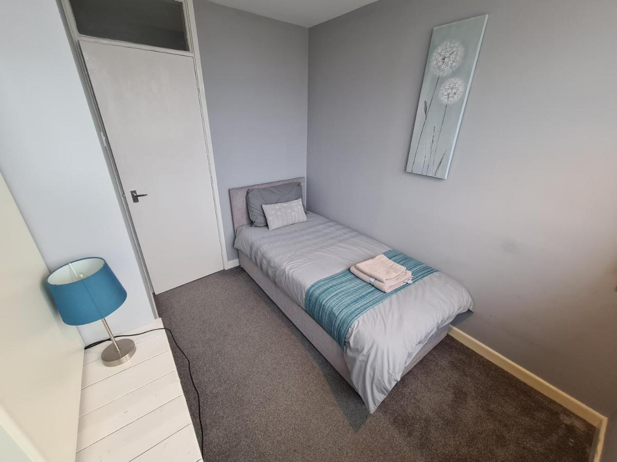 3 Bedroom Apartment Coventry - Hosted By Coventry Accommodation Exterior foto